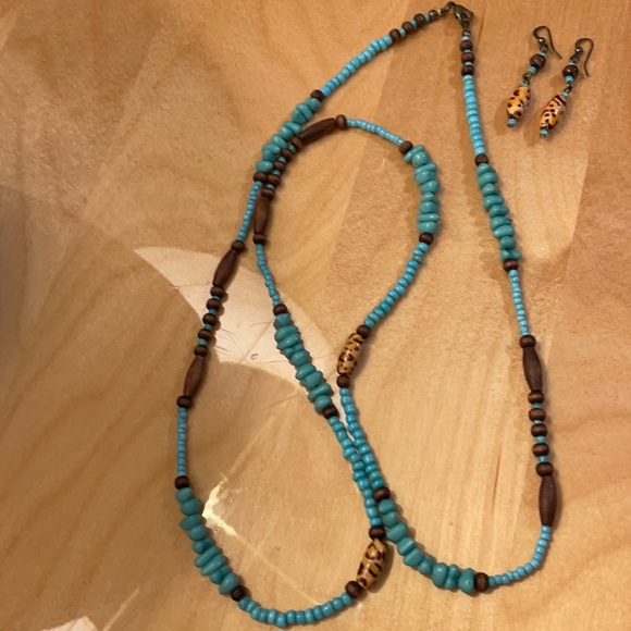 Silver Turquoise Necklace Set plus a Beaded Necklace earring set turquoise blue - Picture 8 of 15